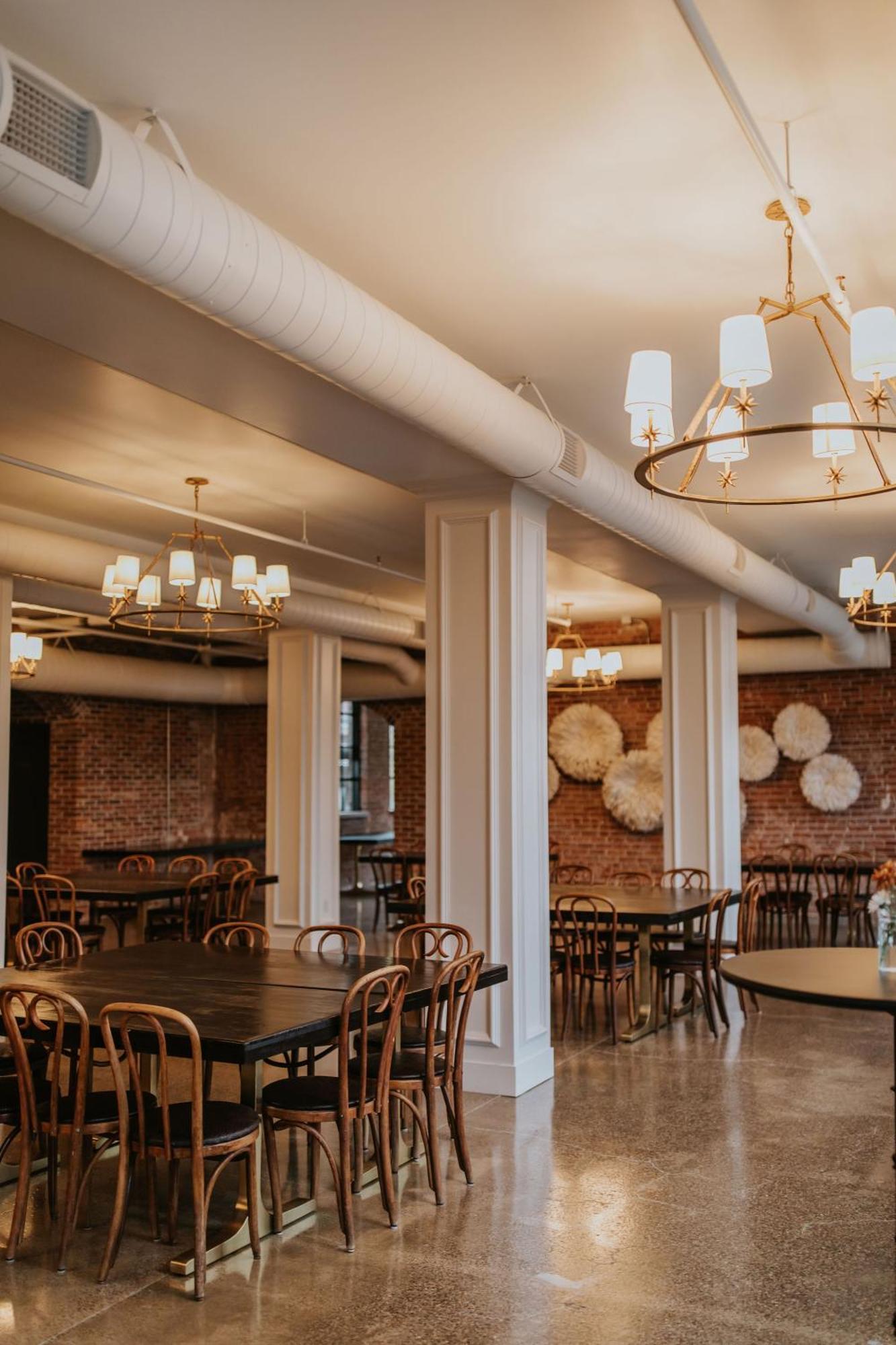 Hatchery Hotel & Event Center Ла Крос Екстериор снимка