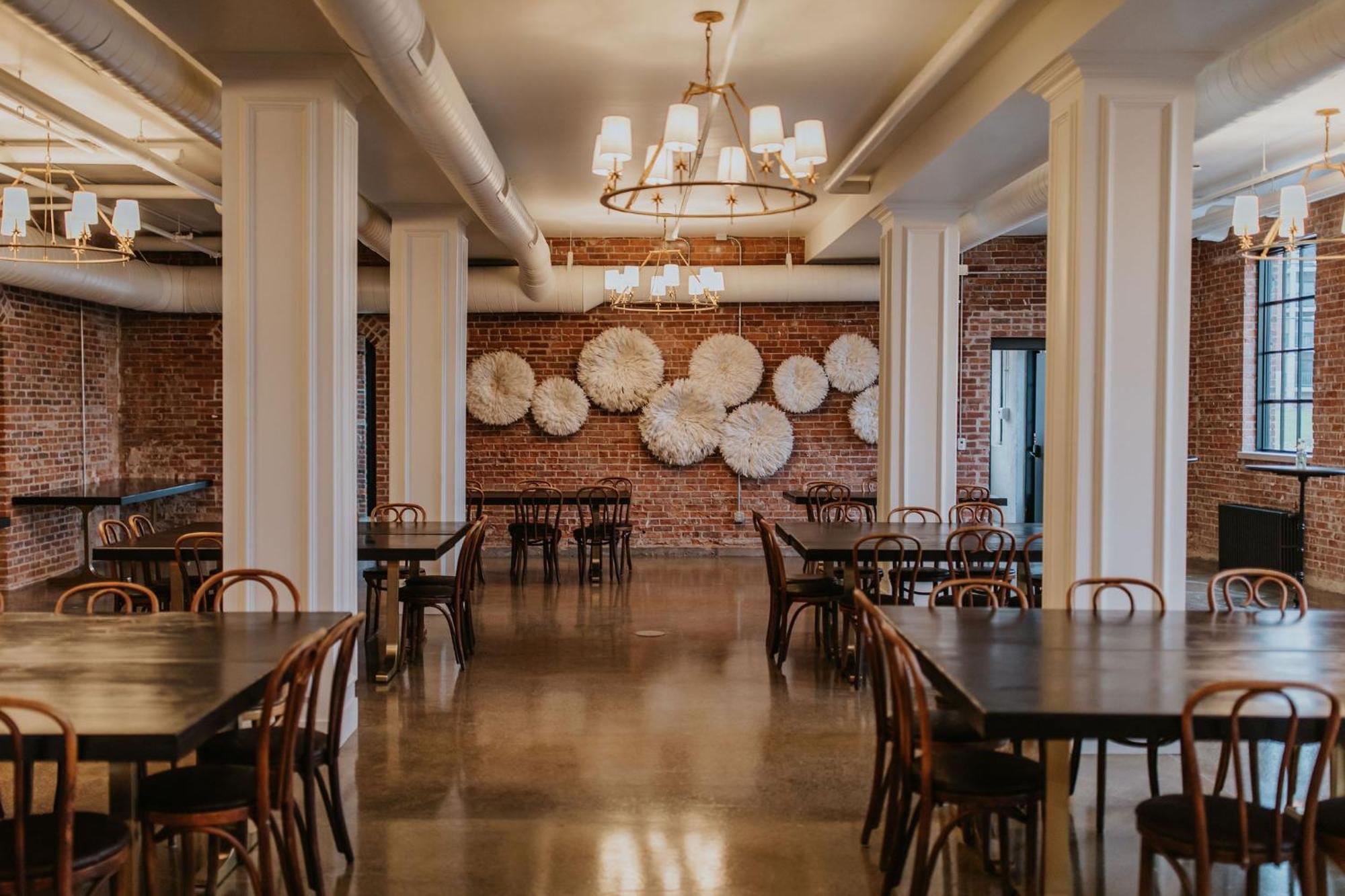 Hatchery Hotel & Event Center Ла Крос Екстериор снимка
