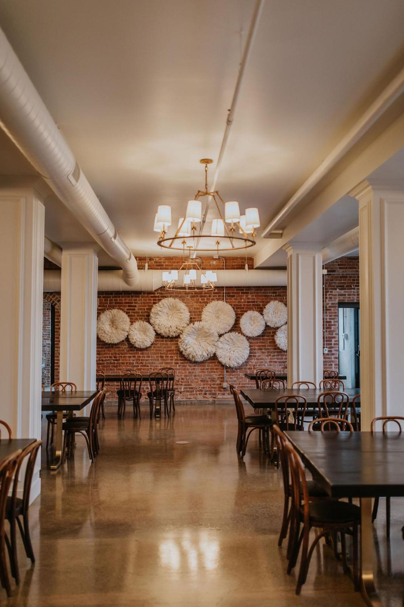Hatchery Hotel & Event Center Ла Крос Екстериор снимка