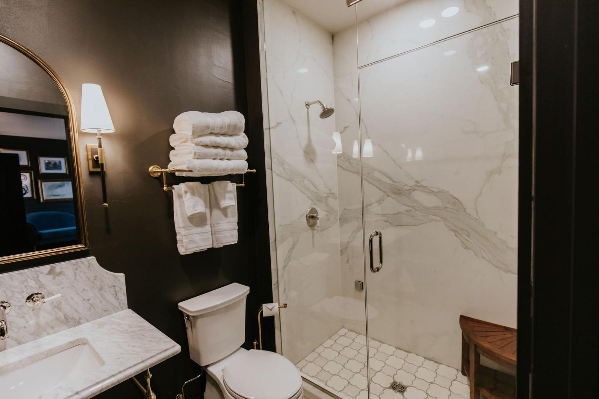 Hatchery Hotel & Event Center Ла Крос Екстериор снимка