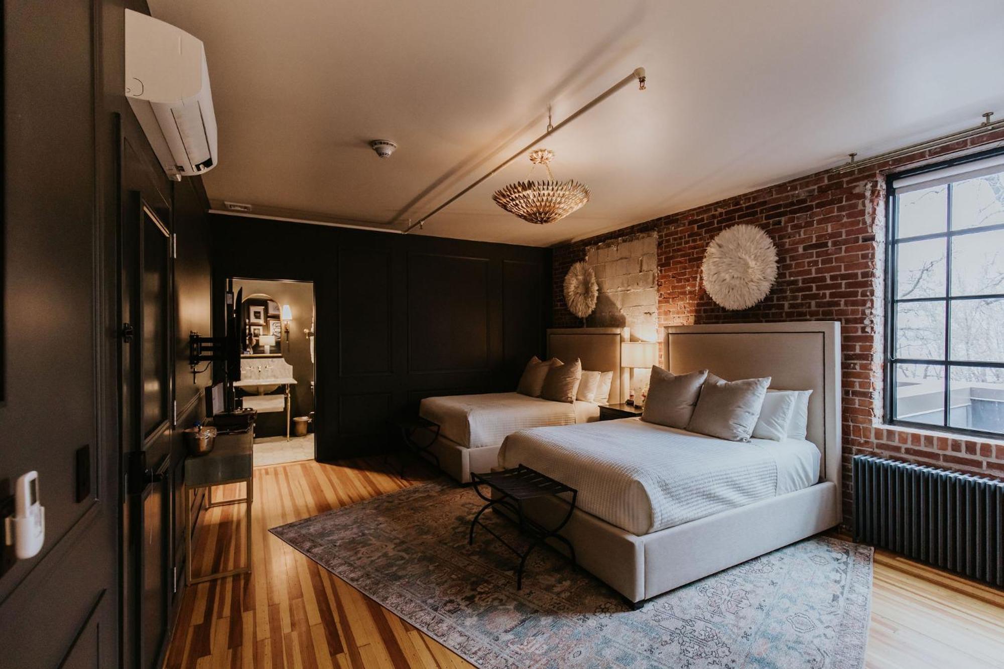 Hatchery Hotel & Event Center Ла Крос Екстериор снимка