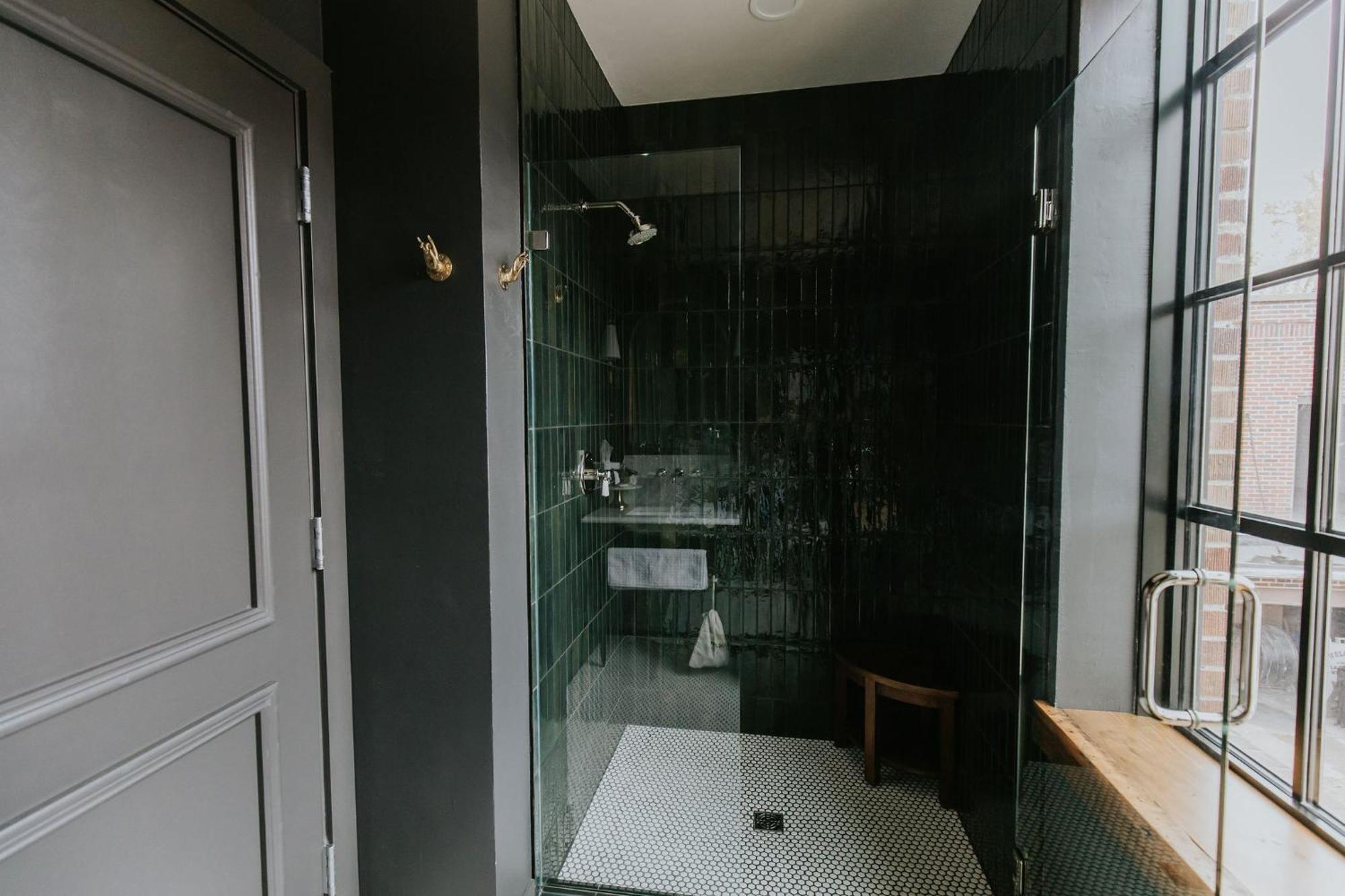 Hatchery Hotel & Event Center Ла Крос Екстериор снимка